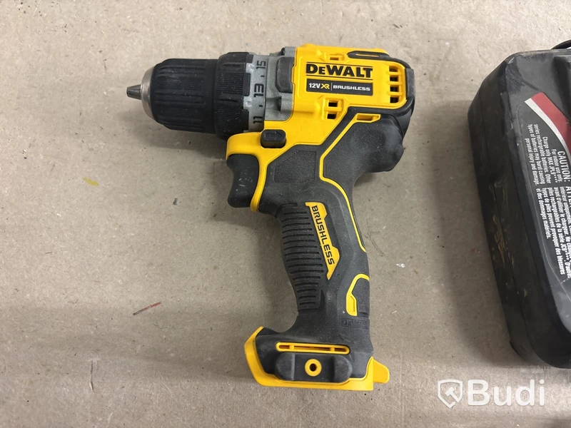 Skruvdragare Dewalt & 5 st blandade laddare