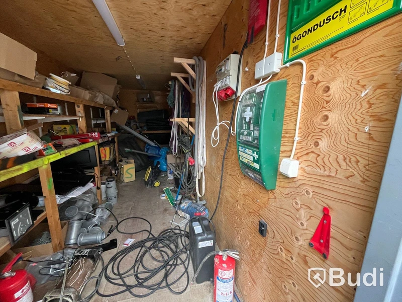 Container 20 fot isolerad , elcentral samt belysning