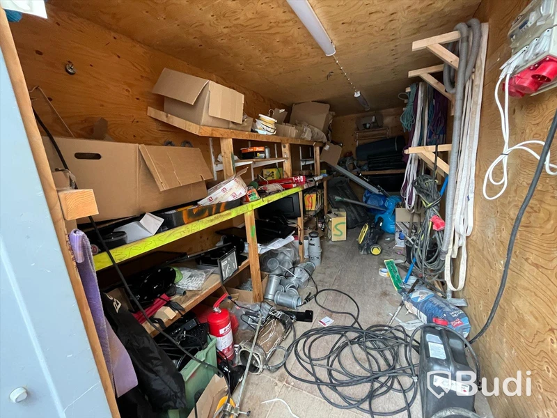 Container 20 fot isolerad , elcentral samt belysning