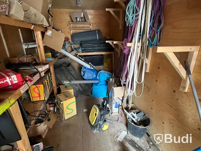Container 20 fot isolerad , elcentral samt belysning