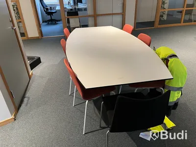 Vitt mötesbord samt 6 st stolar