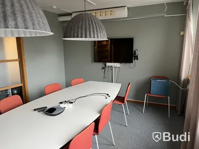 Konferensrum 8 platser med projektor och bildskärm