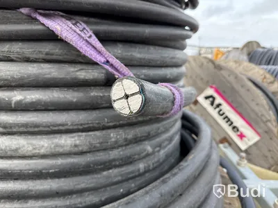 Kabeltrumma med kabel.