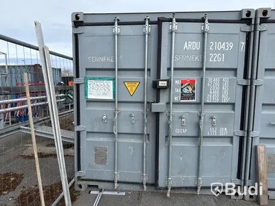 20-fots container, isolerad med innehåll