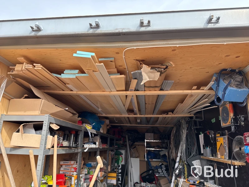 20-fots container, isolerad med innehåll