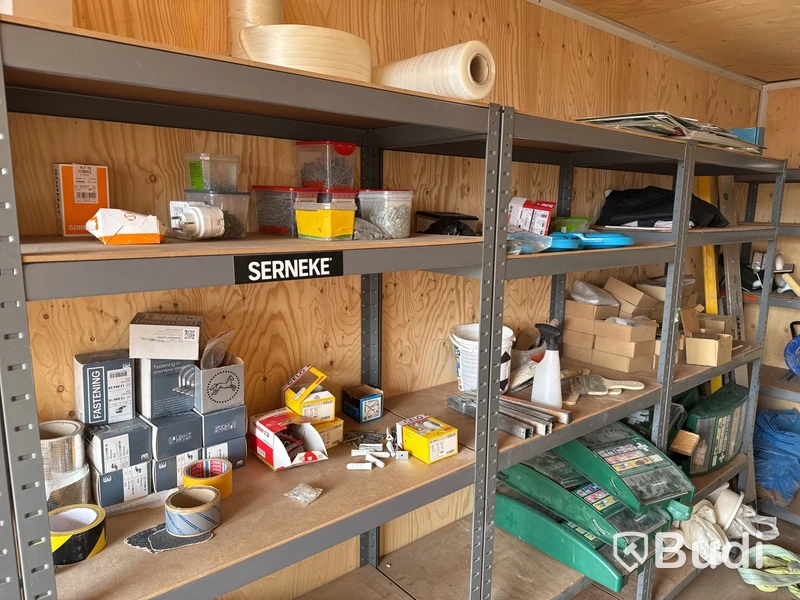 20-fots container, isolerad med innehåll.