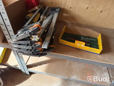 20-fots container, isolerad med innehåll.