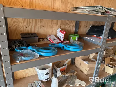 20-fots container, isolerad med innehåll.