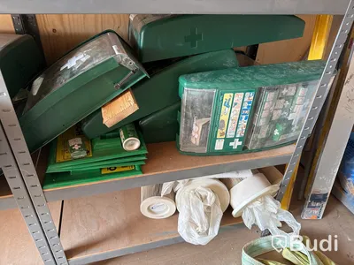 20-fots container, isolerad med innehåll.