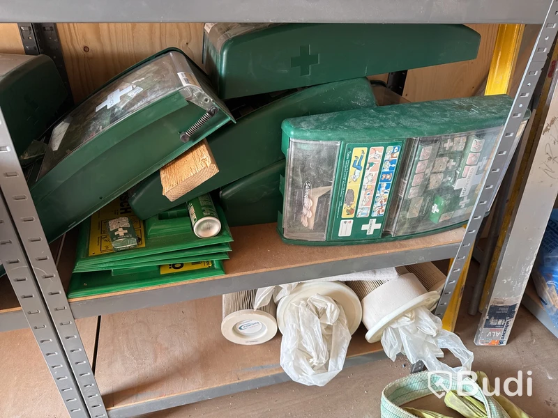 20-fots container, isolerad med innehåll.