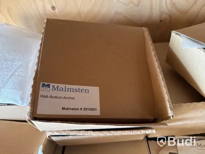 20-fots container, isolerad med innehåll.