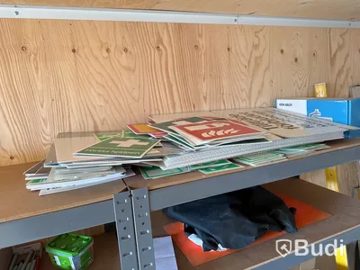 20-fots container, isolerad med innehåll.