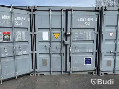 20-fots container, isolerad med innehåll.