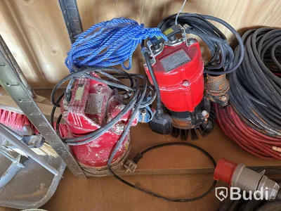 20-fots container, isolerad med innehåll.