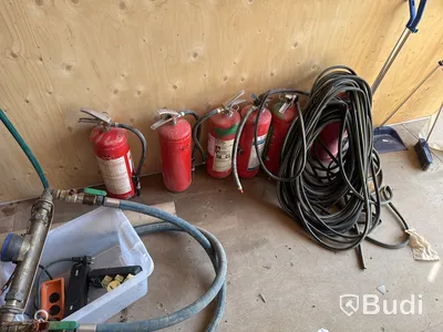 20-fots container, isolerad med innehåll.