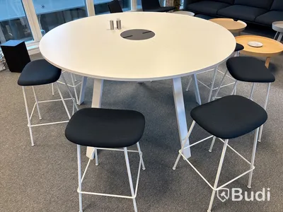 Konferensmöbel med 8 st pallar