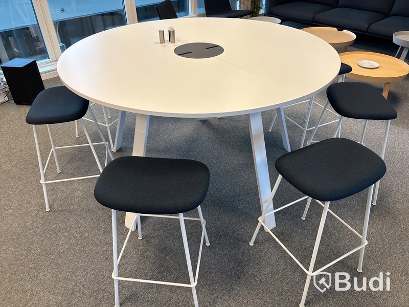 Konferensmöbel med 8 st pallar