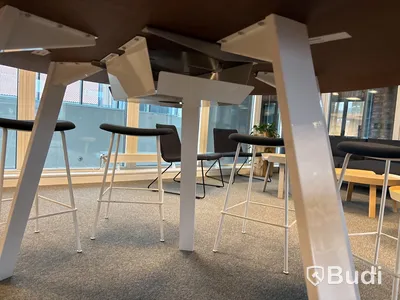 Konferensmöbel med 8 st pallar