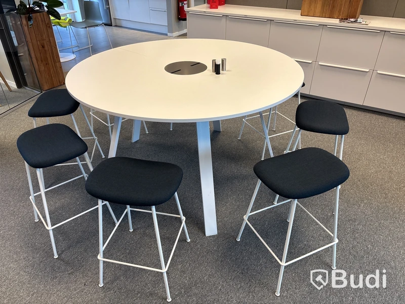 Konferensmöbel med 8 st pallar