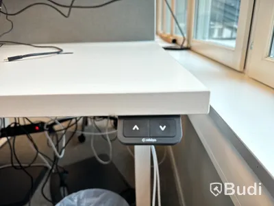 Kontorsmöbler 3st datorskärmar m.m.