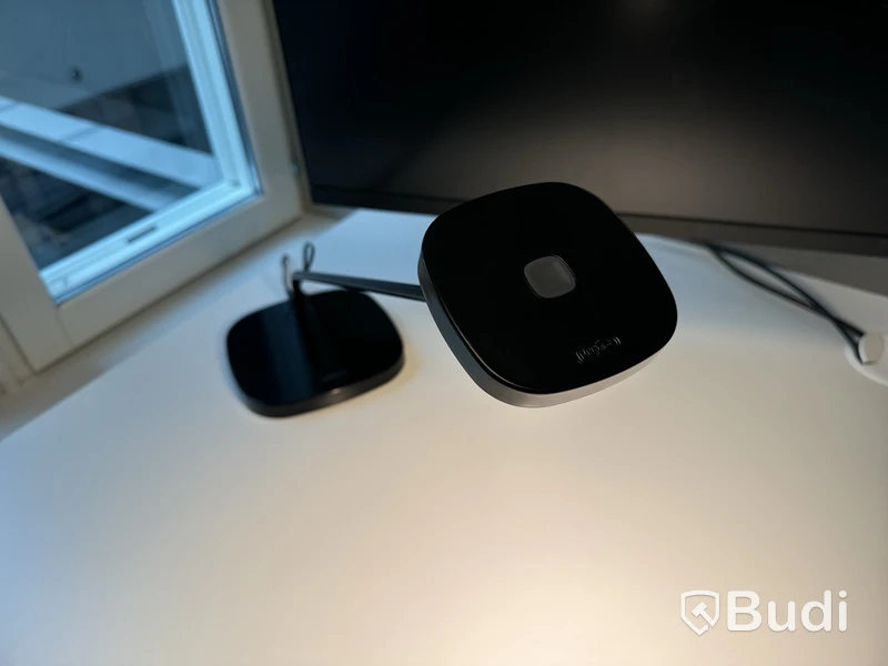 Kontorsmöbler med 3st datorskärmar m.m.