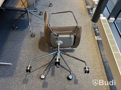 Konferensrum med storbildsskärm