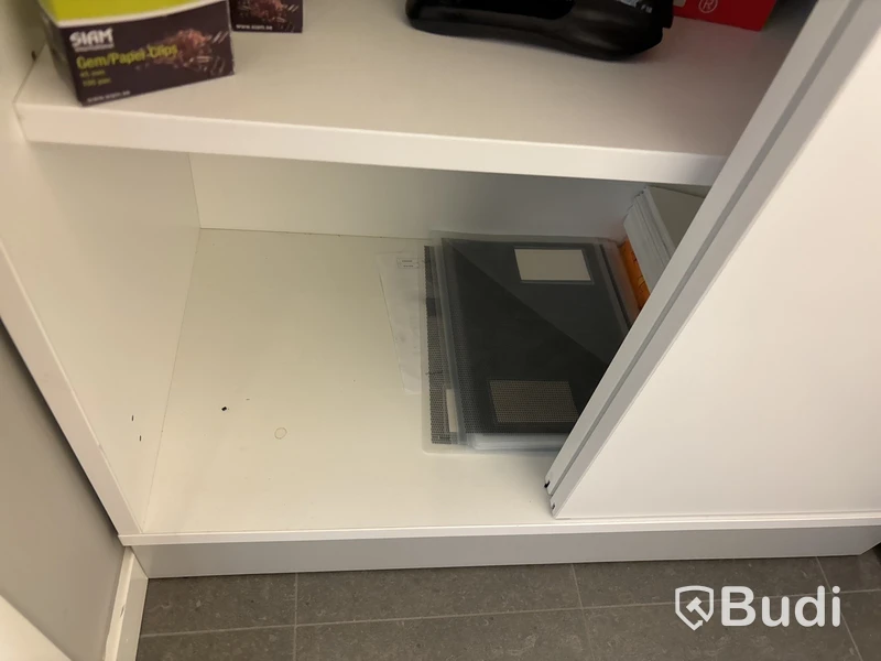 Skåp med förbrukningsmaterial & dokumentförstörare