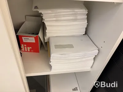 Skåp med förbrukningsmaterial & dokumentförstörare