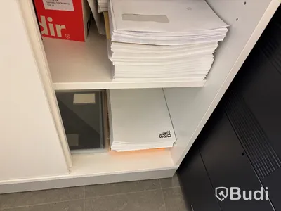 Skåp med förbrukningsmaterial & dokumentförstörare
