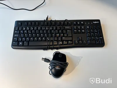 Kontorplats med 2st Voxicon datorskärmar m.m.