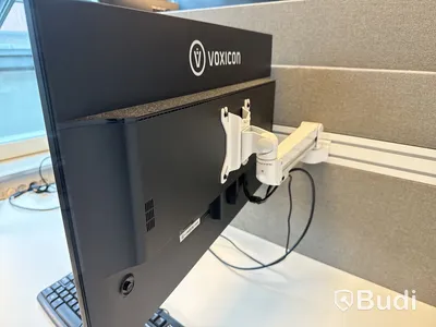Kontorplats med 2st Voxicon datorskärmar m.m.