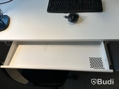 Kontorplats med 2st Voxicon datorskärmar m.m.