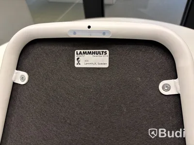 Konferensrum med bildskärm m.m.