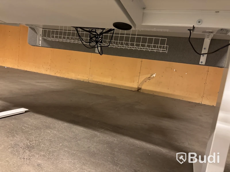 2 st kontorsplatser med skåp
