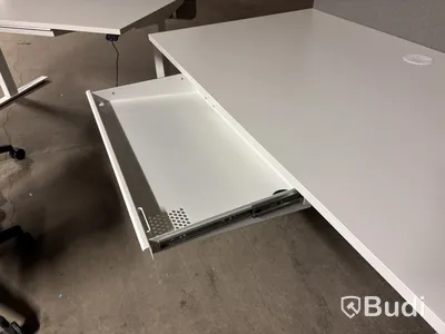 2 st kontorsplatser med skåp