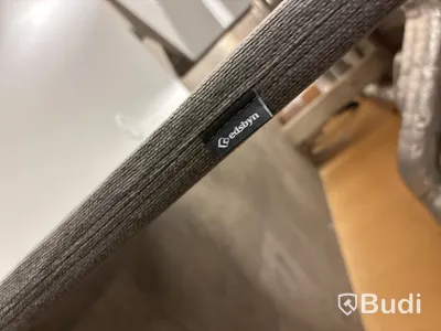 2 st kontorsplatser med skåp