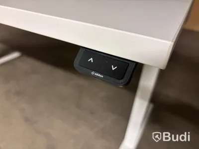2 st kontorsplatser med skåp