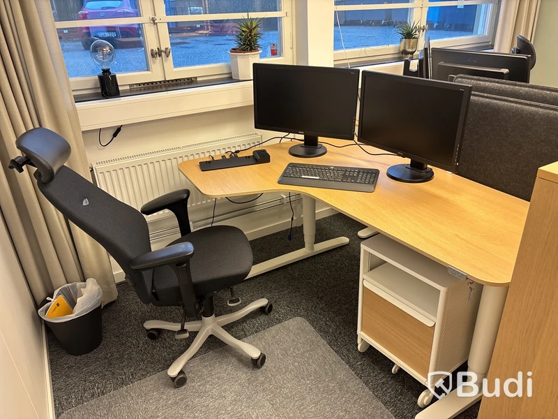 Komplett kontor med 3 st arbetsplatser