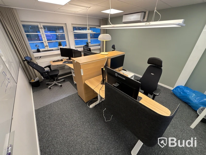 Komplett kontor med 3 st arbetsplatser