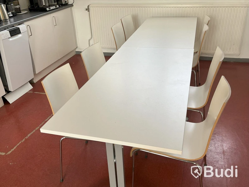 Köksbord med stolar vita