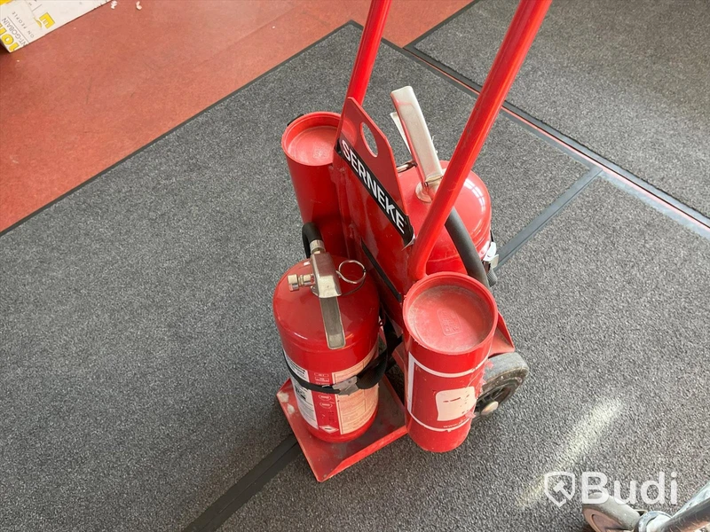 Brandsläckningsvagn m släckare och brandfilt