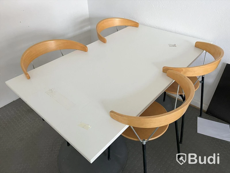 Matsalsbord 4st vita m stolar
