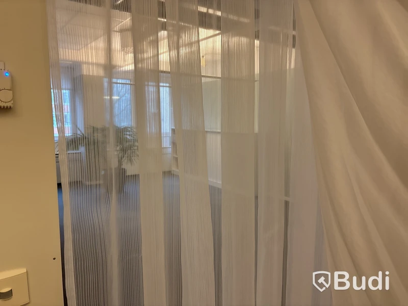 Bord, 7 st. Stolar Gärsnäs och 2 st. Gardiner