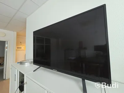Kontorsinredning, tv-skärmar, konferensmöbel, mm