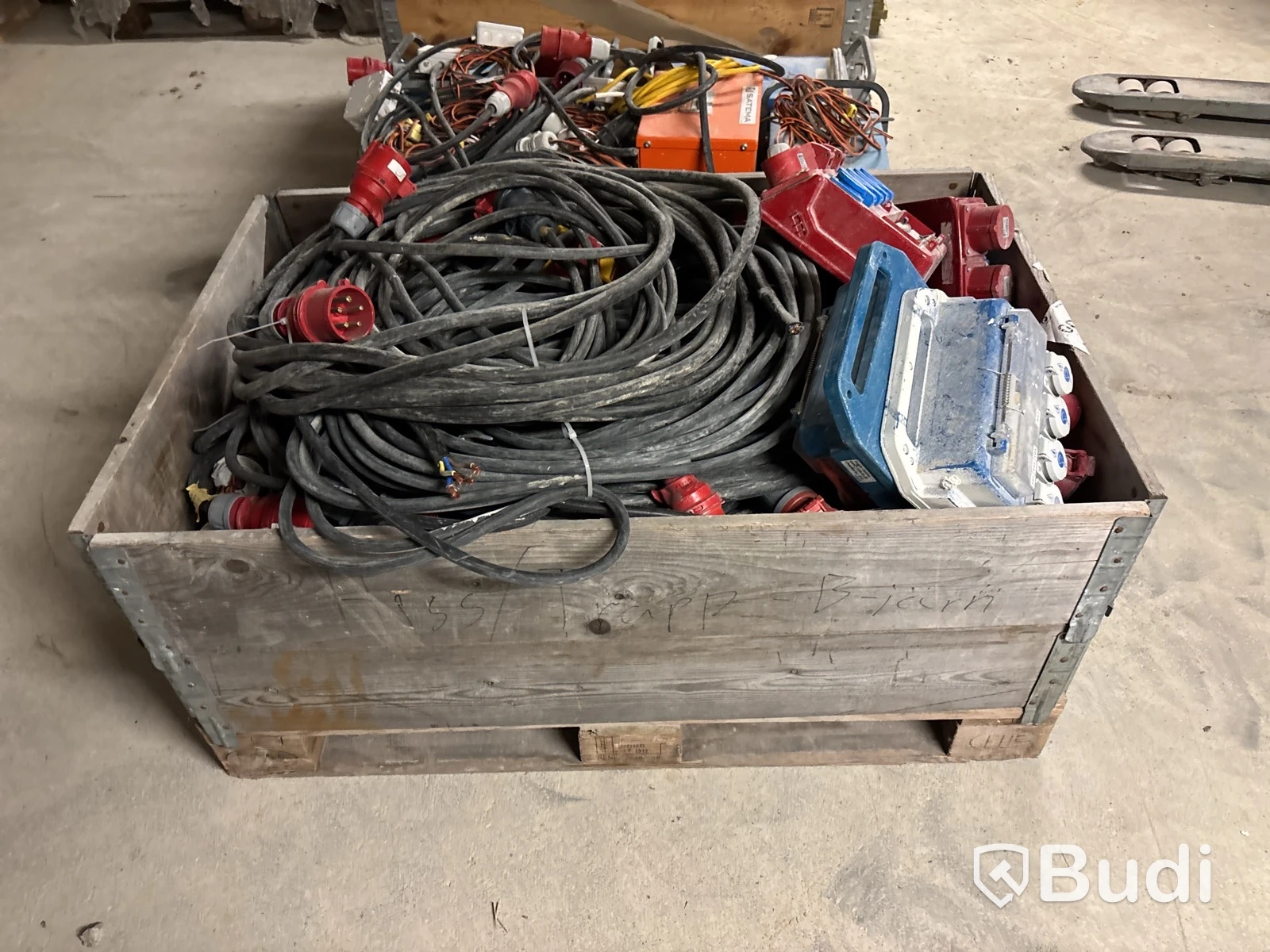 Byggcentraler, elkablage 400V, belysning & värmefläktar - 3 pall