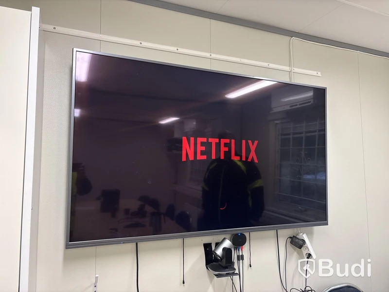 65” TV Grundig CLX 6950 AP med konferenstelefon  Logitech