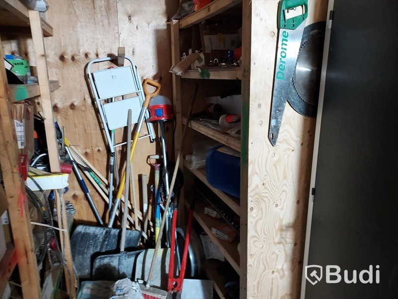 Container 20 fot, isolerad med el och värmefläkt inkl innehåll