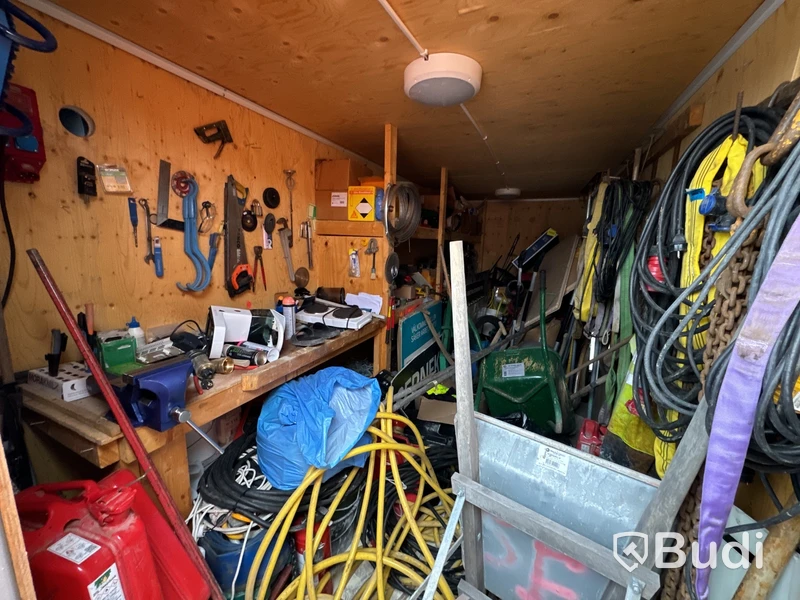 Container, 20 fot inklusive innehåll