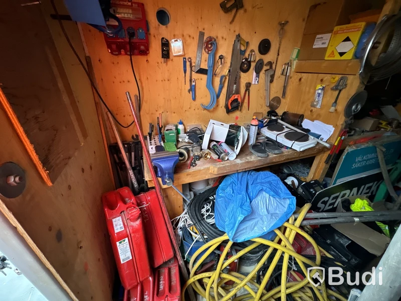 Container, 20 fot inklusive innehåll