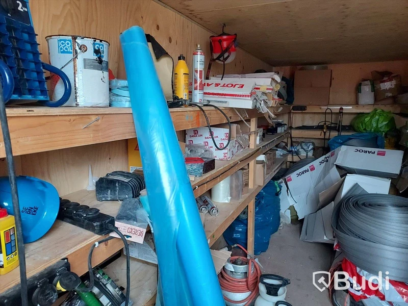 Container 20" isolerad, elcentral, värmefläkt inkl innehåll